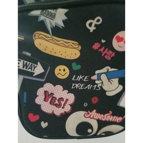 Like Dreams Crossbody Bag Black Outside Zip Pocket - Picture 6 of 8